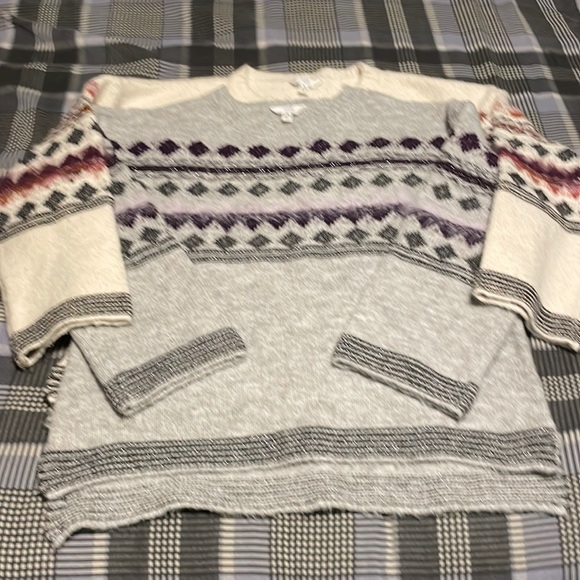 Winter Pull Over Sweaters bundle - Picture 2 of 6